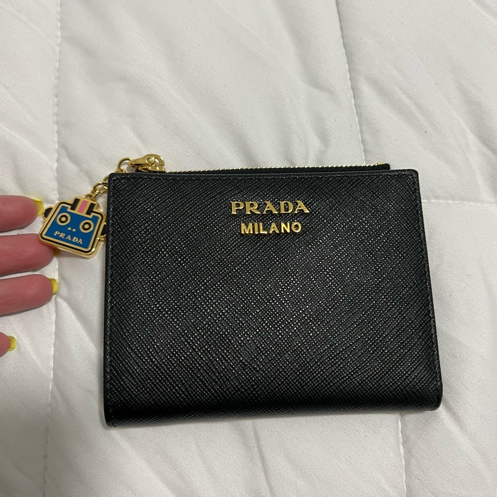 BNWT. 💯 Authentic Prada Saffiano Wallet Limited Edition.